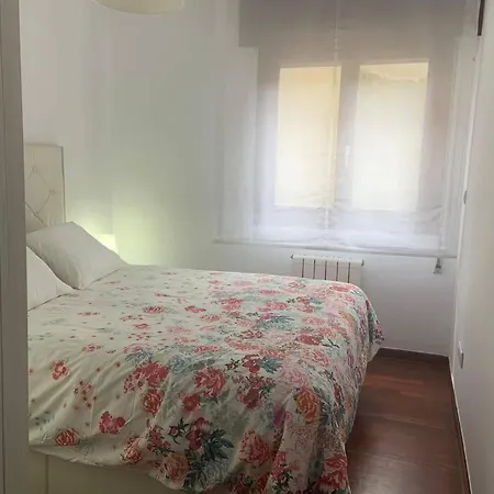 En El Paseo De Manuel Noriega, Nº 9, Con Jardin Privado, Wifi, En * Comillas