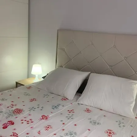 Apartment En El Paseo De Manuel Noriega, Nº 9, Con Jardin Privado, Wifi, En Comillas