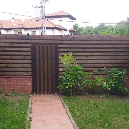 Apartmán En El Paseo De Manuel Noriega, Nº 9, Con Jardin Privado, Wifi, En *