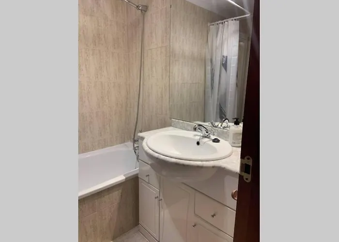 En El Paseo De Manuel Noriega, Nº 9, Con Jardin Privado, Wifi, En Apartment