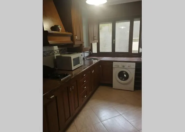 En El Paseo De Manuel Noriega, Nº 9, Con Jardin Privado, Wifi, En Apartment