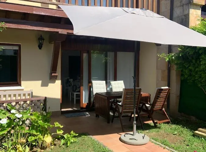 En El Paseo De Manuel Noriega, Nº 9, Con Jardin Privado, Wifi, En Apartment