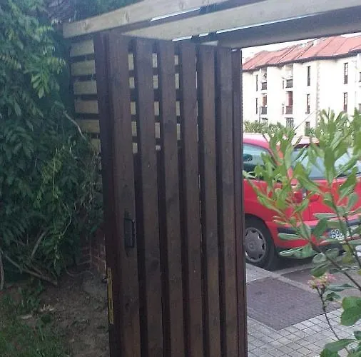 En El Paseo De Manuel Noriega, Nº 9, Con Jardin Privado, Wifi, En * Comillas