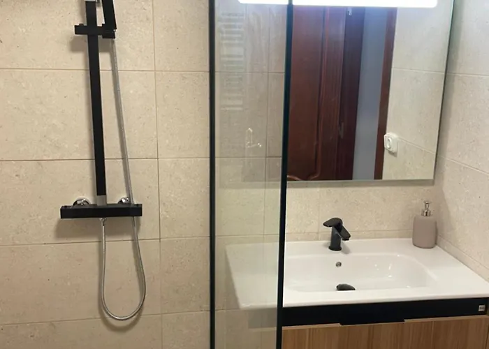 En El Paseo De Manuel Noriega, Nº 9, Con Jardin Privado, Wifi, En Apartment