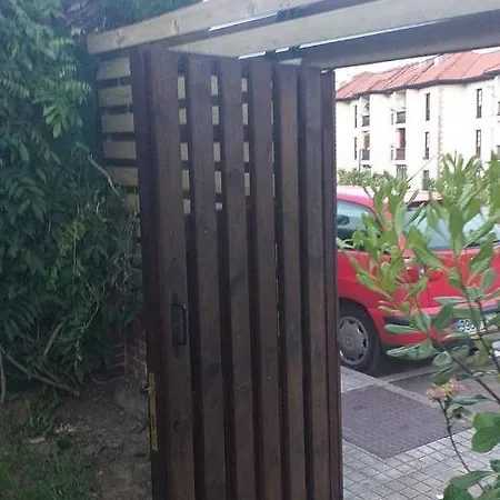 En El Paseo De Manuel Noriega, Nº 9, Con Jardin Privado, Wifi, En * Comillas