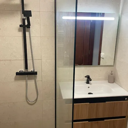 En El Paseo De Manuel Noriega, Nº 9, Con Jardin Privado, Wifi, En Appartamento